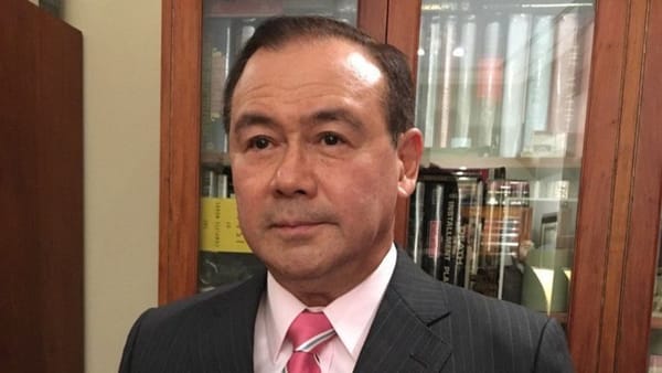 Gobyerno, Iniipit ang Med Supplies Donations na Hindi Pinadaan sa Kanila. Tambak Ngayon sa Customs - Locsin