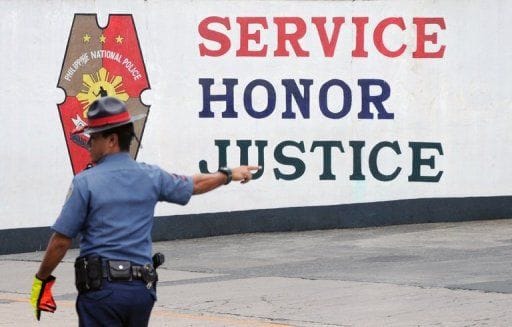 Mga Pulis, Nahuling Nagiinuman Imbes na Tumulong sa Quarantine